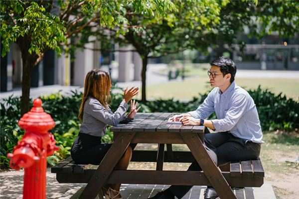 Nằm mơ thấy nói chuyện có ý nghĩa gì