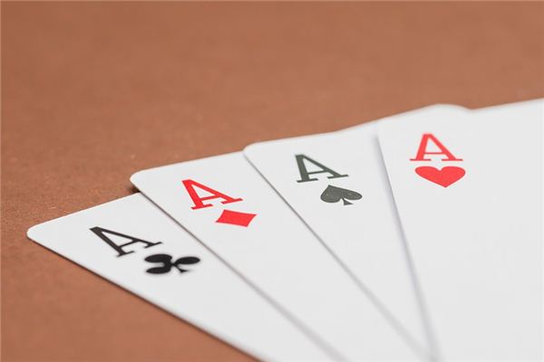 Nằm mơ thấy chơi bài poker có ý nghĩa gì?